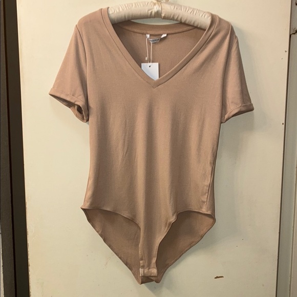 Mangopop Tops - NWT Tan V-Neck Bodysuit XL